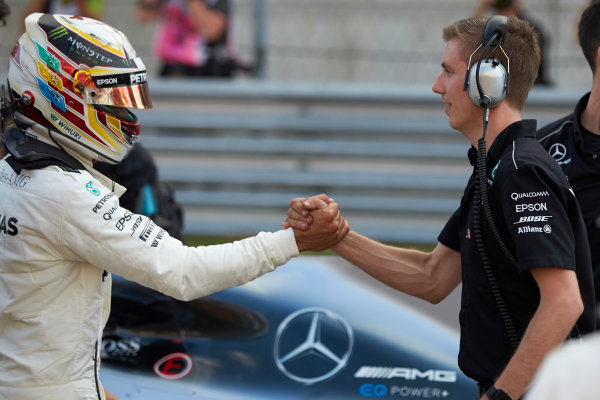 Circuit of the Americas, Austin, Texas, United States of America.
Saturday 21 October 2017.
Lewis Hamilton, Mercedes AMG, celebrates after securing pole position.
World Copyright: Steve Etherington/LAT Images
ref: Digital Image SNE18971 Circuit of the Americas, Austin, Texas, United States of America.
Saturday 21 October 2017.
Lewis Hamilton, Mercedes AMG, celebrates after securing pole position.
World Copyright: Steve Etherington/LAT Images
ref: Digital Image SNE18971