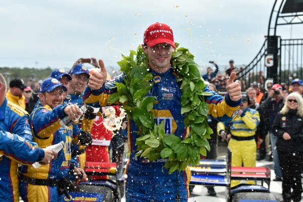 Verizon IndyCar Series
IndyCar Grand Prix at the Glen
Watkins Glen International, Watkins Glen, NY USA
Sunday 3 September 2017
Alexander Rossi, Curb Andretti Herta Autosport with Curb-Agajanian Honda celebrates the win with team in victory lane.
World Copyright: Scott R LePage
LAT Images
ref: Digital Image lepage-170903-wg-7877