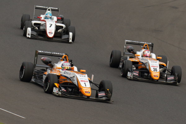 2017 Japanese Formula 3 Championship
Sugo, Japan. 23rd - 24th September 2017. Rd 19 & 20.
Rd19 Winner Sho Tsuboi ( #1 Corolla Chukyo Kuo TOM?S F317 ) 2nd position Ritomo Miyata ( Corolla Chukyo Kuo TOM?S F314 ) 3rd position Sena Sakaguchi ( #7 HFDP RACING ) action
World Copyright: Yasushi Ishihara / LAT Images.
Ref: 2017_JF3_R19&20_004