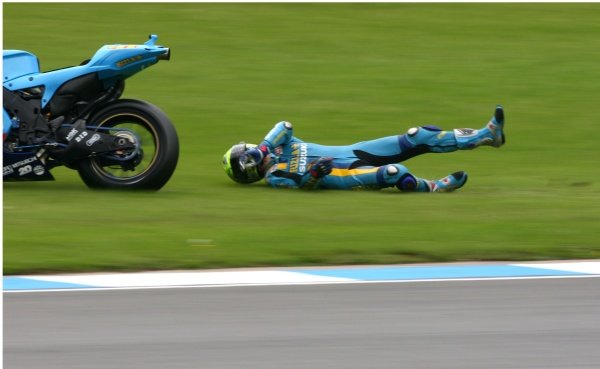 2007 Moto GP British Grand Prix.
Donington Park, England.
22nd-24th June 2007.
Chris Vermeulen (Rizla Suzuki Moto GP, Suzuki GSV-R XRG0) high-siding in craner curves. Action, sequence, crash.
World Copyright: Kevin Wood/LAT Photographic
ref: Digital Image IMG_5040