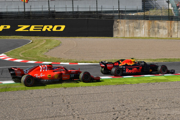 Kimi Raikkonen, Ferrari SF71H and Max Verstappen, Red Bull Racing RB14 battle