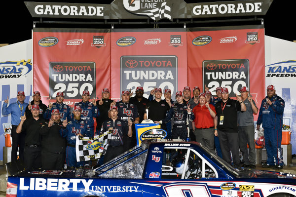 5-6 May, 2016, Kansas City, Kansas USA
William Byron celebrates his win in Victory Lane
? 2016, Nigel Kinrade
LAT Photo USA 5-6 May, 2016, Kansas City, Kansas USA
William Byron celebrates his win in Victory Lane
? 2016, Nigel Kinrade
LAT Photo USA