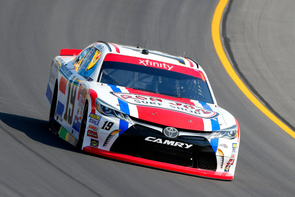 NASCAR XFINITY Series
VisitMyrtleBeach.com 300
Kentucky Speedway
Sparta, KY USA
Friday 22 September 2017
Matt Tifft, VisitMyrtleBeach.com\Ron Jon Shop\Surface Sunscreen Toyota Camry
World Copyright: Russell LaBounty
LAT Images NASCAR XFINITY Series
VisitMyrtleBeach.com 300
Kentucky Speedway
Sparta, KY USA
Friday 22 September 2017
Matt Tifft, VisitMyrtleBeach.com\Ron Jon Shop\Surface Sunscreen Toyota Camry
World Copyright: Russell LaBounty
LAT Images