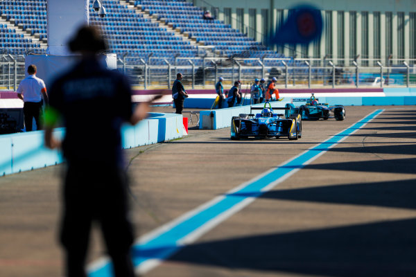 2016/2017 FIA Formula E Championship.
Round 8 - Berlin ePrix, Tempelhof Airport, Berlin, Germany.
Sunday 11 June 2017.
Sebastien Buemi (SUI), Renault e.Dams, Spark-Renault, Renault Z.E 16, and Nelson Piquet (BRA), NextEV NIO, Spark-NEXTEV, NEXTEV TCR Formula 002, in the pits.
Photo: Zak Mauger/LAT/Formula E
ref: Digital Image _54I8241 2016/2017 FIA Formula E Championship.
Round 8 - Berlin ePrix, Tempelhof Airport, Berlin, Germany.
Sunday 11 June 2017.
Sebastien Buemi (SUI), Renault e.Dams, Spark-Renault, Renault Z.E 16, and Nelson Piquet (BRA), NextEV NIO, Spark-NEXTEV, NEXTEV TCR Formula 002, in the pits.
Photo: Zak Mauger/LAT/Formula E
ref: Digital Image _54I8241