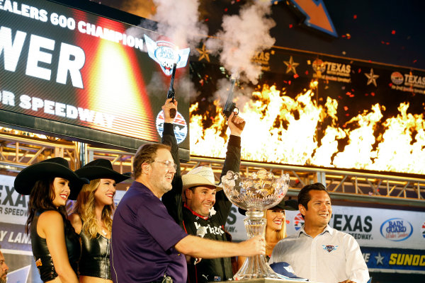 Verizon IndyCar Series
Rainguard Water Sealers 600
Texas Motor Speedway, Ft. Worth, TX USA
Saturday 10 June 2017
Will Power, Team Penske Team Penske Chevrolet celebrates with the traditional six shooters in victory lane
World Copyright: Phillip Abbott
LAT Images
ref: Digital Image abbott_texasIC_0617_5179 Verizon IndyCar Series
Rainguard Water Sealers 600
Texas Motor Speedway, Ft. Worth, TX USA
Saturday 10 June 2017
Will Power, Team Penske Team Penske Chevrolet celebrates with the traditional six shooters in victory lane
World Copyright: Phillip Abbott
LAT Images
ref: Digital Image abbott_texasIC_0617_5179