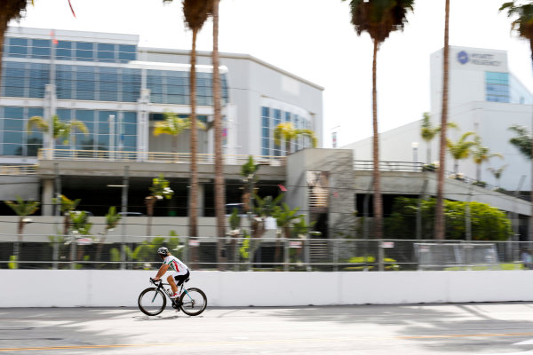 2014/2015 FIA Formula E Championship.
Long Beach ePrix, Long Beach, California, United States of America.
Friday 3 April 2015
Jarno Trulli (ITA)/Trulli Racing - Spark-Renault SRT_01E cycles the track.
Photo: Zak Mauger/LAT/Formula E
ref: Digital Image _L0U5953
2014/2015 FIA Formula E Championship.
Long Beach ePrix, Long Beach, California, United States of America.
Friday 3 April 2015
Jarno Trulli (ITA)/Trulli Racing - Spark-Renault SRT_01E cycles the track.
Photo: Zak Mauger/LAT/Formula E
ref: Digital Image _L0U5953