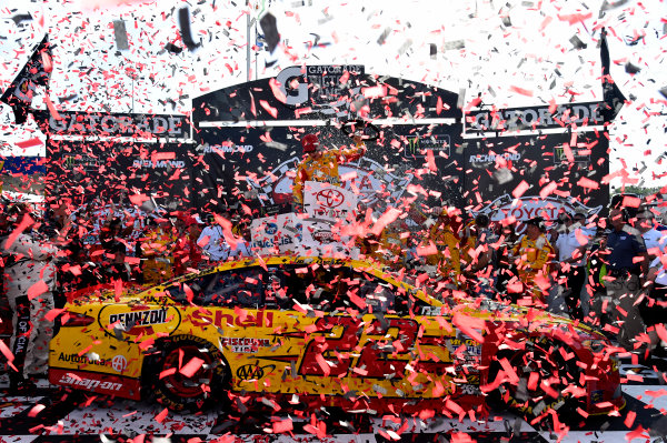 Monster Energy NASCAR Cup Series
Toyota Owners 400
Richmond International Raceway, Richmond, VA USA
Sunday 30 April 2017
Joey Logano, Team Penske, Shell Pennzoil Ford Fusion wins.
World Copyright: Rusty Jarrett
LAT Images
ref: Digital Image 17RIC1rj_4379 Monster Energy NASCAR Cup Series
Toyota Owners 400
Richmond International Raceway, Richmond, VA USA
Sunday 30 April 2017
Joey Logano, Team Penske, Shell Pennzoil Ford Fusion wins.
World Copyright: Rusty Jarrett
LAT Images
ref: Digital Image 17RIC1rj_4379