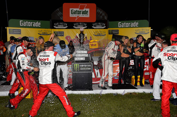 Monster Energy NASCAR Cup Series
Bojangles' Southern 500
Darlington Raceway, Darlington, SC USA
Sunday 3 September 2017
Denny Hamlin, Joe Gibbs Racing, Sport Clips Toyota Camry wins.
World Copyright: Rusty Jarrett
LAT Images Monster Energy NASCAR Cup Series
Bojangles' Southern 500
Darlington Raceway, Darlington, SC USA
Sunday 3 September 2017
Denny Hamlin, Joe Gibbs Racing, Sport Clips Toyota Camry wins.
World Copyright: Rusty Jarrett
LAT Images