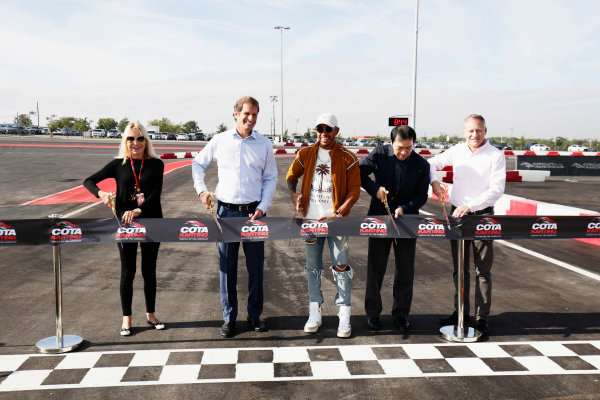 Circuit of the Americas, Austin, Texas, United States of America.
Thursday 19 October 2017.
Lewis Hamilton, Mercedes AMG, opens the kart track with Bobby Epstein, COTA chairman.
World Copyright: Zak Mauger/LAT Images 
ref: Digital Image _56I8195