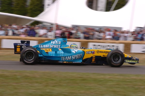 2006 Goodwood Festival of Speed 
Goodwood 7th/8th/9th July
Giancarlo Fisichella Renault R25.
World Copyright: Jeff Bloxham/LAT Photographic.
Ref: Digital Image Only. 