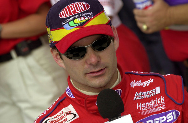 Jeff Gordon holds a post-race press conference with the checkerd flags of victory circle reflected in his sunglasses.
NASCAR DieHard 500 at Talladega Superspeedway 16 April,2000 LAT PHOTOGRAPHIC
-F
Peirce Williams 2000
Jeff Gordon holds a post-race press conference with the checkerd flags of victory circle reflected in his sunglasses.
NASCAR DieHard 500 at Talladega Superspeedway 16 April,2000 LAT PHOTOGRAPHIC
-F
Peirce Williams 2000
