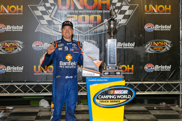NASCAR Camping World Truck Series
UNOH 200
Bristol Motor Speedway, Bristol, TN USA
Thursday 17 August 2017
Kyle Busch, Banfield Pet Hospital Toyota Tundra, celebrates in victory lane.
World Copyright: Russell LaBountyLAT Images NASCAR Camping World Truck Series
UNOH 200
Bristol Motor Speedway, Bristol, TN USA
Thursday 17 August 2017
Kyle Busch, Banfield Pet Hospital Toyota Tundra, celebrates in victory lane.
World Copyright: Russell LaBountyLAT Images