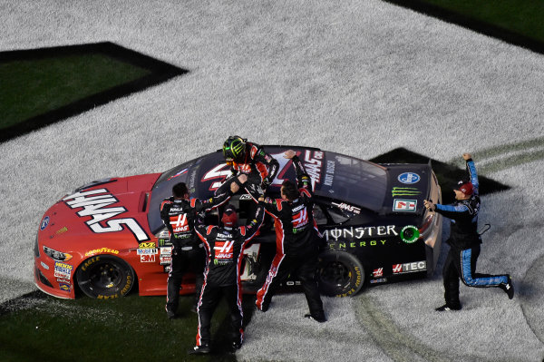 2017 NASCAR Monster Energy Cup Series - Daytona 500
Daytona International Speedway, Daytona Beach, FL USA
Sunday 26 February 2017
Kurt Busch celebrates his win
World Copyright: Nigel Kinrade/LAT Images

ref: Digital Image 17DAY2nk13894