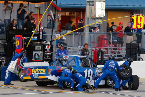 NASCAR Camping World Truck Series
M&M?s 200 presented by Casey?s General Store
Iowa Speedway, Newton, IA USA
Friday 23 June 2017
Austin Cindric, PIRTEK Ford F150 pit stop
World Copyright: Russell LaBounty
LAT Images NASCAR Camping World Truck Series
M&M?s 200 presented by Casey?s General Store
Iowa Speedway, Newton, IA USA
Friday 23 June 2017
Austin Cindric, PIRTEK Ford F150 pit stop
World Copyright: Russell LaBounty
LAT Images