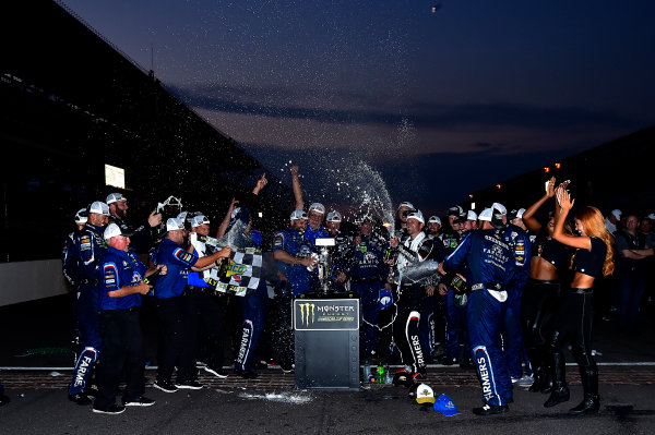 Monster Energy NASCAR Cup Series
Brickyard 400
Indianapolis Motor Speedway, Indianapolis, IN USA
Sunday 23 July 2017
Kasey Kahne, Hendrick Motorsports, Chevrolet SS wins.
World Copyright: Rusty Jarrett
LAT Images Monster Energy NASCAR Cup Series
Brickyard 400
Indianapolis Motor Speedway, Indianapolis, IN USA
Sunday 23 July 2017
Kasey Kahne, Hendrick Motorsports, Chevrolet SS wins.
World Copyright: Rusty Jarrett
LAT Images