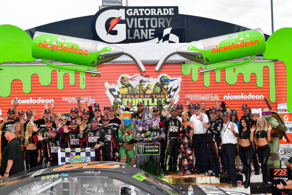 Monster Energy NASCAR Cup Series
Tales of the Turtles 400
Chicagoland Speedway, Joliet, IL USA
Sunday 17 September 2017
Martin Truex Jr, Furniture Row Racing, Furniture Row/Denver Mattress Toyota Camry and team in victory lane
World Copyright: Logan Whitton
LAT Images Monster Energy NASCAR Cup Series
Tales of the Turtles 400
Chicagoland Speedway, Joliet, IL USA
Sunday 17 September 2017
Martin Truex Jr, Furniture Row Racing, Furniture Row/Denver Mattress Toyota Camry and team in victory lane
World Copyright: Logan Whitton
LAT Images