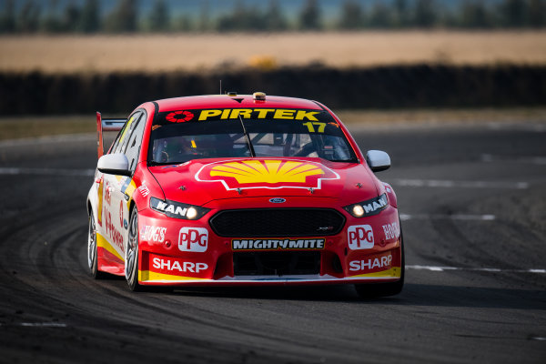 2017 Supercars Championship Round 2. 
Tasmania SuperSprint, Simmons Plains Raceway, Tasmania, Australia.
Friday April 7th to Sunday April 9th 2017.
Scott McLaughlin drives the #17 Shell V-Power Racing Team Ford Falcon FGX.
World Copyright: Daniel Kalisz/LAT Images
Ref: Digital Image 070417_VASCR2_DKIMG_1579.JPG