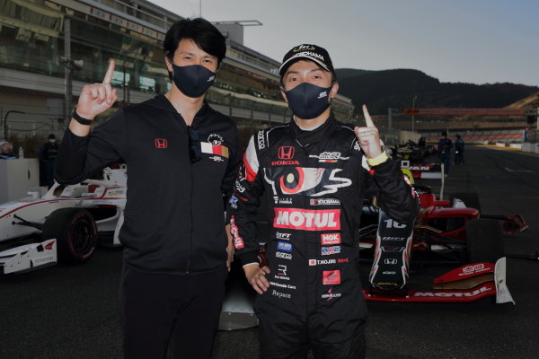 Winner Tomoki Nojiri ( #16 TEAM MUGEN, Dallara SF19 Honda) celebrates in parc ferme with Team Director Shinji Nakano. Photo: Yukio Yoshimi