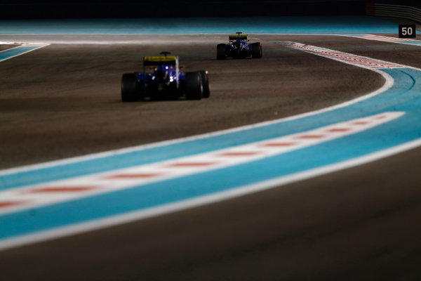 Yas Marina Circuit, Abu Dhabi, United Arab Emirates.
Sunday 29 November 2015.
Felipe Nasr, Sauber C34 Ferrari, leads Marcus Ericsson, Sauber C34 Ferrari.
World Copyright: Sam Bloxham/LAT Photographic
ref: Digital Image _SBL9311 Yas Marina Circuit, Abu Dhabi, United Arab Emirates.
Sunday 29 November 2015.
Felipe Nasr, Sauber C34 Ferrari, leads Marcus Ericsson, Sauber C34 Ferrari.
World Copyright: Sam Bloxham/LAT Photographic
ref: Digital Image _SBL9311