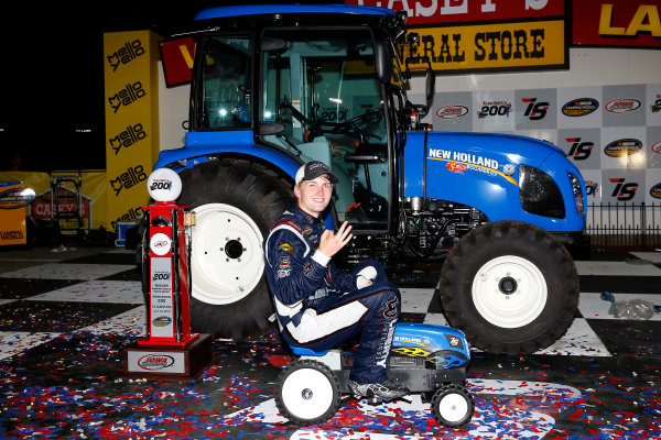 17-18 June, 2016, Newton, Iowa USA
William Byron celebrates in victory lane
?2016, Russell LaBounty
LAT Photo USA
17-18 June, 2016, Newton, Iowa USA
William Byron celebrates in victory lane
?2016, Russell LaBounty
LAT Photo USA