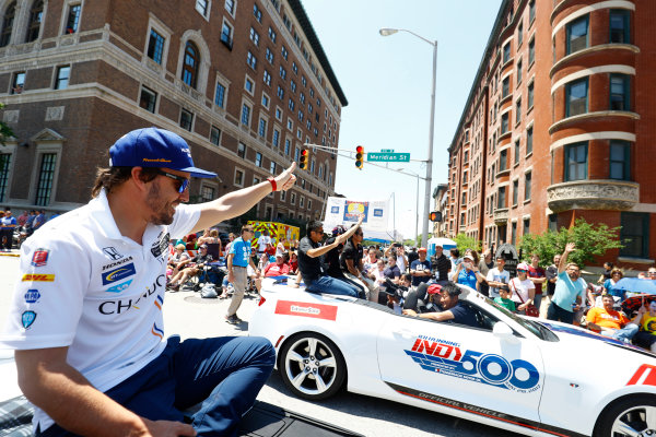 Verizon IndyCar Series
Indianapolis 500 Drivers Meeting
Indianapolis Motor Speedway, Indianapolis, IN USA
Saturday 27 May 2017
Fernando Alonso, McLaren-Honda-Andretti Honda, during the downtown parade.
World Copyright: Steven Tee/LAT Images
ref: Digital Image _R3I7230 Verizon IndyCar Series
Indianapolis 500 Drivers Meeting
Indianapolis Motor Speedway, Indianapolis, IN USA
Saturday 27 May 2017
Fernando Alonso, McLaren-Honda-Andretti Honda, during the downtown parade.
World Copyright: Steven Tee/LAT Images
ref: Digital Image _R3I7230