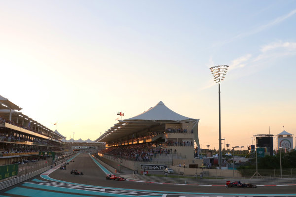 Yas Marina Circuit, Abu Dhabi, United Arab Emirates.
Sunday 29 November 2015.
Max Verstappen, Toro Rosso STR10 Renault, leads Sebastian Vettel, Ferrari SF-15T.
World Copyright: Will Taylor-Medhurst/LAT Photographic
ref: Digital Image 267A9993