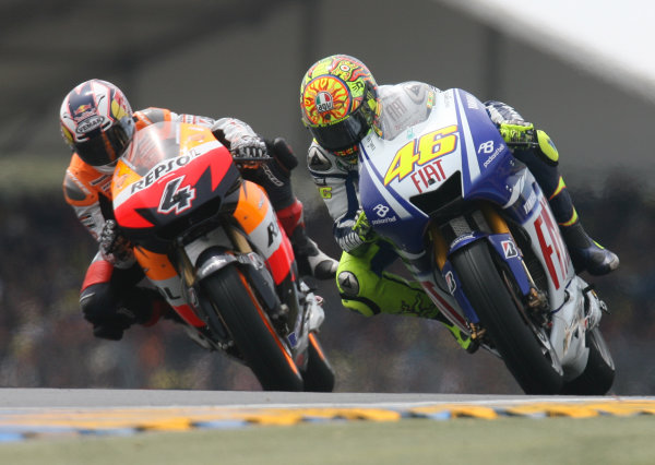 Le Mans, France. 16th - 17th May 2009.
Valentino Rossi Fiat Yamaha Team leads Andrea Dovizioso Repsol Honda Team.
World Copyright: Martin Heath/LAT Photographic
ref: BPI_Moto
8a6m