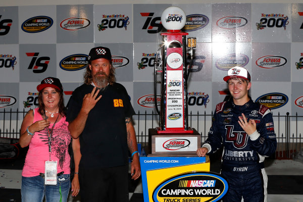 17-18 June, 2016, Newton, Iowa USA
William Byron celebrates in victory lane
?2016, Russell LaBounty
LAT Photo USA
17-18 June, 2016, Newton, Iowa USA
William Byron celebrates in victory lane
?2016, Russell LaBounty
LAT Photo USA