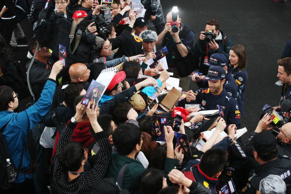 Shanghai International Circuit, Shanghai, China. Thursday 06 April 2017.
Daniel Ricciardo, Red Bull Racing, and Max Verstappen, Red Bull, sign autographs for fans.
World Copyright: Charles Coates/LAT Images
ref: Digital Image GJ9R7434 Shanghai International Circuit, Shanghai, China. Thursday 06 April 2017.
Daniel Ricciardo, Red Bull Racing, and Max Verstappen, Red Bull, sign autographs for fans.
World Copyright: Charles Coates/LAT Images
ref: Digital Image GJ9R7434