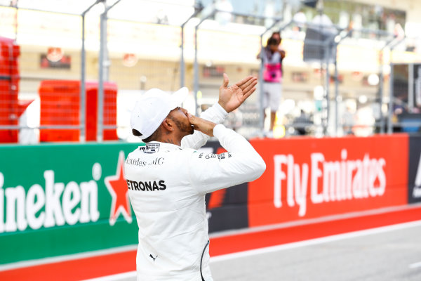 Circuit of the Americas, Austin, Texas, United States of America.
Saturday 21 October 2017.
Lewis Hamilton, Mercedes AMG, blows kisses to the fans from the grid after securing pole.
World Copyright: Steven Tee/LAT Images
ref: Digital Image _O3I4022 Circuit of the Americas, Austin, Texas, United States of America.
Saturday 21 October 2017.
Lewis Hamilton, Mercedes AMG, blows kisses to the fans from the grid after securing pole.
World Copyright: Steven Tee/LAT Images
ref: Digital Image _O3I4022