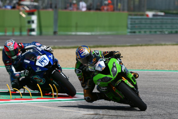 2017 Superbike World Championship - Round 5
Imola, Italy.
Sunday 14 May 2017
Kenan Sofuoglu, Kawasaki Puccetti Racing, Lucas Mahias, GRT Yamaha Official WorldSSP Team
World Copyright: Gold and Goose Photography/LAT Images
ref: Digital Image 18825