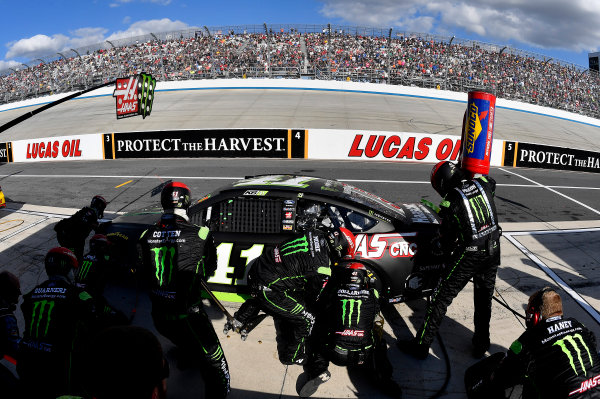 Monster Energy NASCAR Cup Series
Apache Warrior 400
Dover International Speedway, Dover, DE USA
Sunday 1 October 2017
Kurt Busch, Stewart-Haas Racing, Monster Energy/Haas Automation Ford Fusion crew
World Copyright: Rusty Jarrett
LAT Images