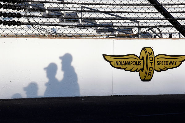 Verizon IndyCar Series
Indianapolis 500 Qualifying
Indianapolis Motor Speedway, Indianapolis, IN USA
Monday 22 May 2017
Shadows of crew members on the front straight wall
World Copyright: Phillip Abbott
LAT Images
ref: Digital Image abbott_indyQ_0517_21670 Verizon IndyCar Series
Indianapolis 500 Qualifying
Indianapolis Motor Speedway, Indianapolis, IN USA
Monday 22 May 2017
Shadows of crew members on the front straight wall
World Copyright: Phillip Abbott
LAT Images
ref: Digital Image abbott_indyQ_0517_21670