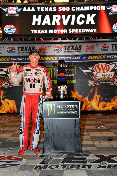 Monster Energy NASCAR Cup Series
AAA Texas 500
Texas Motor Speedway
Fort Worth, TX USA
Sunday 5 November 2017
Kevin Harvick, Stewart-Haas Racing Rodney, Mobil 1 Ford Fusion wins
World Copyright: Rusty Jarrett
LAT Images