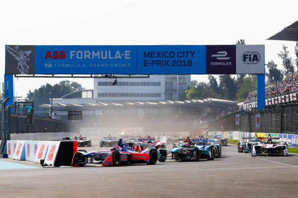 2017/2018 FIA Formula E Championship.
Round 5 - Mexico City ePrix.
Autodromo Hermanos Rodriguez, Mexico City, Mexico.
Saturday 03 March 2018.
Felix Rosenqvist (SWE), Mahindra Racing, Mahindra M4Electro, leads Oliver Turvey (GBR), NIO Formula E Team, NextEV NIO Sport 003, at the start of the race.
Photo: Zak Mauger/LAT/Formula E
ref: Digital Image _56I1419