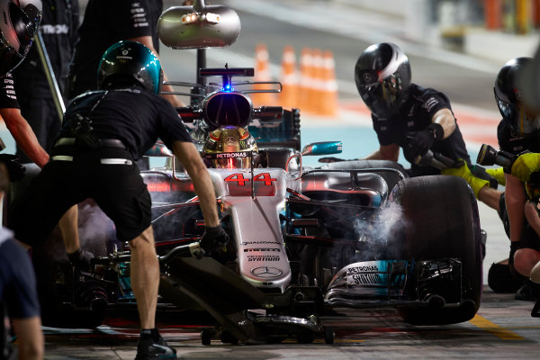 Yas Marina Circuit, Abu Dhabi, United Arab Emirates.
Friday 24 November 2017.
Lewis Hamilton, Mercedes F1 W08 EQ Power+, makes a pit stop during practice.
World Copyright: Steve Etherington/LAT Images 
ref: Digital Image SNE10742