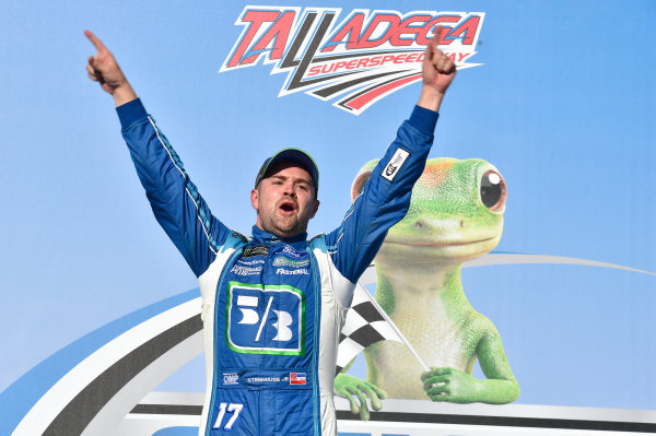 Monster Energy NASCAR Cup Series
GEICO 500
Talladega Superspeedway, Talladega, AL USA
Sunday 7 May 2017
Ricky Stenhouse Jr, Roush Fenway Racing, Fifth Third Bank Ford Fusion, celebrates in victory lane.
World Copyright: Rusty Jarrett
LAT Images
ref: Digital Image 17TAL1jh_05072