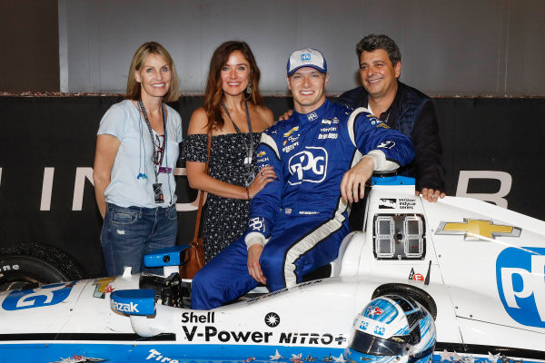 Verizon IndyCar Series
Bommarito Automotive Group 500
Gateway Motorsports Park, Madison, IL USA
Saturday 26 August 2017
Winner Josef Newgarden, Team Penske Chevrolet and family
World Copyright: Michael L. Levitt
LAT Images Verizon IndyCar Series
Bommarito Automotive Group 500
Gateway Motorsports Park, Madison, IL USA
Saturday 26 August 2017
Winner Josef Newgarden, Team Penske Chevrolet and family
World Copyright: Michael L. Levitt
LAT Images
