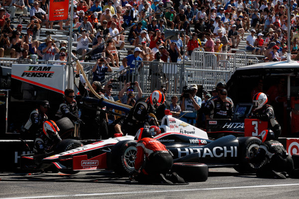 14 July, 2013, Toronto, Ontario, Canada
Helio Castroneves pit stop
© 2013, Michael L. Levitt
LAT Photo USA. 14 July, 2013, Toronto, Ontario, Canada
Helio Castroneves pit stop
© 2013, Michael L. Levitt
LAT Photo USA.
