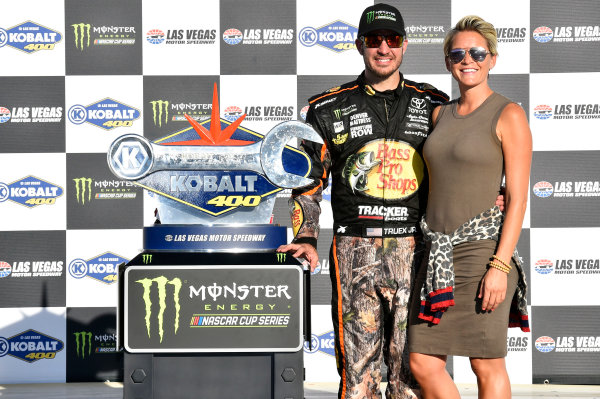 2017 Monster Energy NASCAR Cup Series - Kobalt 400
Las Vegas Motor Speedway - Las Vegas, NV USA
Sunday 12 March 2017
Martin Truex Jr, Bass Pro Shops/TRACKER BOATS Toyota Camry celebrates his win in Victory Lane
World Copyright: Nigel Kinrade/LAT Images
ref: Digital Image 17LAS1nk07875 2017 Monster Energy NASCAR Cup Series - Kobalt 400
Las Vegas Motor Speedway - Las Vegas, NV USA
Sunday 12 March 2017
Martin Truex Jr, Bass Pro Shops/TRACKER BOATS Toyota Camry celebrates his win in Victory Lane
World Copyright: Nigel Kinrade/LAT Images
ref: Digital Image 17LAS1nk07875