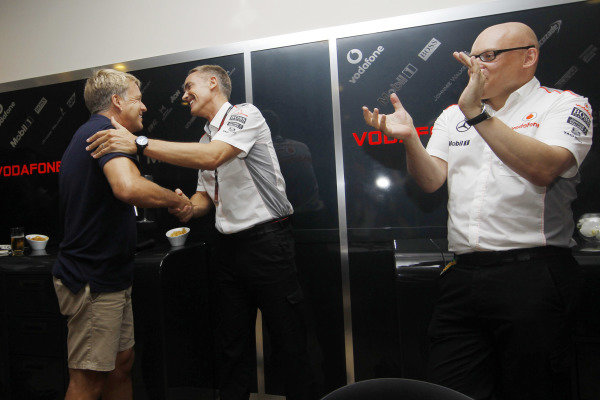 Marina Bay Circuit, Singapore.
Saturday 21st September 2013.
LAT Chief Photographer Steven Tee is greeted by Martin Whitmarsh, Team Principal, McLaren at the McLaren hospitality area during a surprise celebration of his 500th Grand Prix.
World Copyright: Jed Leicester/LAT Photographic.
ref: Digital Image _JED2662 Marina Bay Circuit, Singapore.
Saturday 21st September 2013.
LAT Chief Photographer Steven Tee is greeted by Martin Whitmarsh, Team Principal, McLaren at the McLaren hospitality area during a surprise celebration of his 500th Grand Prix.
World Copyright: Jed Leicester/LAT Photographic.
ref: Digital Image _JED2662