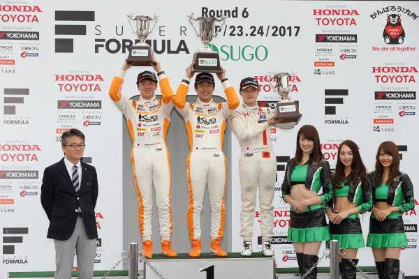 2017 Japanese Formula 3 Championship
Sugo, Japan. 23rd - 24th September 2017. Rd 19 & 20.
Rd19 Winner Sho Tsuboi ( #1 Corolla Chukyo Kuo TOM?S F317 ) 2nd position Ritomo Miyata ( Corolla Chukyo Kuo TOM?S F314 ) 3rd position Sena Sakaguchi ( #7 HFDP RACING ) podium portrait
World Copyright: Yasushi Ishihara / LAT Images.
Ref: 2017_JF3_R19&20_006 2017 Japanese Formula 3 Championship
Sugo, Japan. 23rd - 24th September 2017. Rd 19 & 20.
Rd19 Winner Sho Tsuboi ( #1 Corolla Chukyo Kuo TOM?S F317 ) 2nd position Ritomo Miyata ( Corolla Chukyo Kuo TOM?S F314 ) 3rd position Sena Sakaguchi ( #7 HFDP RACING ) podium portrait
World Copyright: Yasushi Ishihara / LAT Images.
Ref: 2017_JF3_R19&20_006