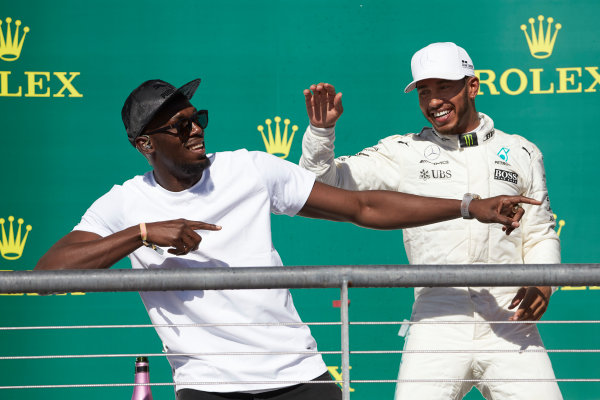 Circuit of the Americas, Austin, Texas, United States of America.
Sunday 22 October 2017.
Usain Bolt performs his trademark lightning bolt pose with Lewis Hamilton, Mercedes AMG, 1st Position, on the podium.
World Copyright: Steve Etherington/LAT Images 
ref: Digital Image SNE19801