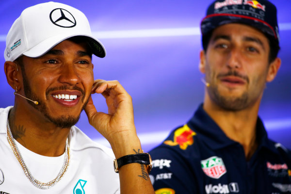 Yas Marina Circuit, Abu Dhabi, United Arab Emirates.
Thursday 23 November 2017.
Lewis Hamilton, Mercedes AMG, andDaniel Ricciardo, Red Bull Racing, in the press conference.
World Copyright: Andy Hone/LAT Images 
ref: Digital Image _ONY9747