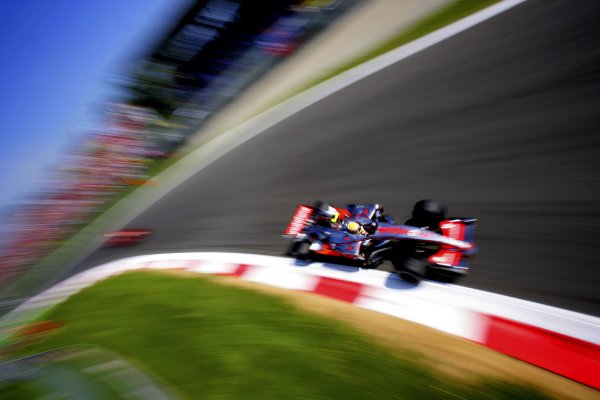 2007 Italian Grand Prix
Autodromo di Monza, Monza, Italy.
7th - 9th September 2007.
Lewis Hamilton, McLaren MP4-22 Mercedes leads a Ferrari into the Parabolica. Action.
World Copyright: Lorenzo Bellanca/LAT Photographic
ref: Digital Image ZD2J8682