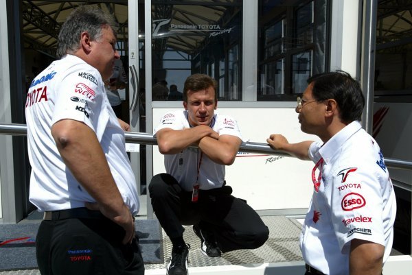 (L to R): Norbert Kreyer (GER) Toyota Senior General Manager of Race and Test Engineeringchats with Olivier Panis (FRA) Toyota and Keizo Takahashi (JPN) Toyota Technical Co-Ordinator.
Formula One World Championship, Rd9, European Grand Prix, Preparations, Nurburgring, Germany, 26 June 2003.
DIGITAL IMAGE (L to R): Norbert Kreyer (GER) Toyota Senior General Manager of Race and Test Engineeringchats with Olivier Panis (FRA) Toyota and Keizo Takahashi (JPN) Toyota Technical Co-Ordinator.
Formula One World Championship, Rd9, European Grand Prix, Preparations, Nurburgring, Germany, 26 June 2003.
DIGITAL IMAGE