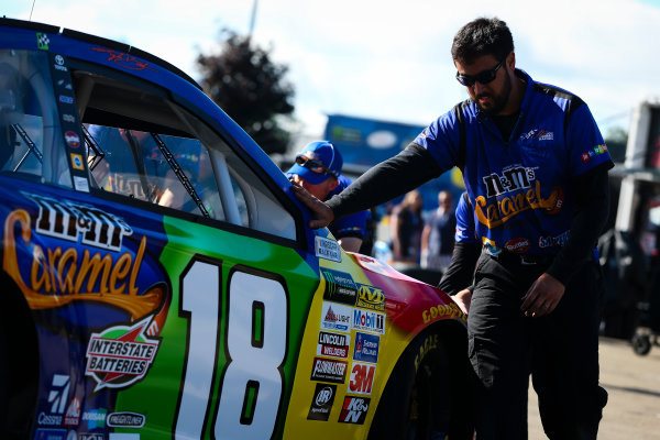 Monster Energy NASCAR Cup Series
I LOVE NEW YORK 355 at The Glen
Watkins Glen International, Watkins Glen, NY USA
Saturday 5 August 2017
Kyle Busch, Joe Gibbs Racing, M&M's Caramel Toyota Camry crew
World Copyright: Barry Cantrell
LAT Images