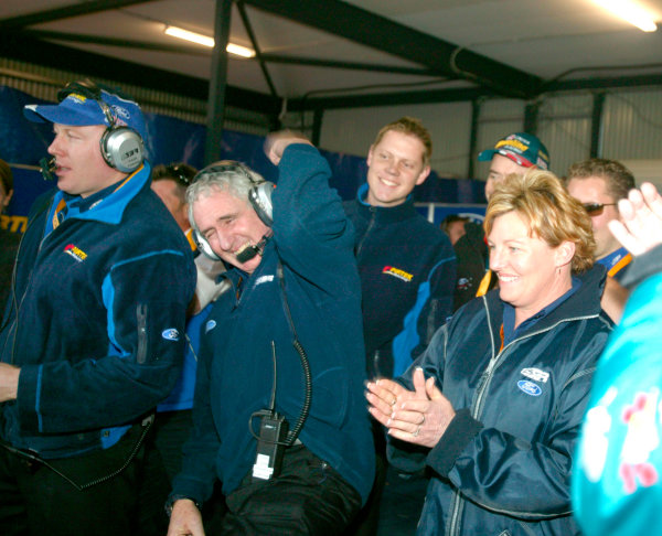 2003 Australian V8 Supercars
Oran Park, Sydney, Australia. 17th August 2003.
Stone Brothers Racing owner Jimmy Stone punches the air as Marcos Ambrose take pole by .62sec over Murphy at Sydneys Oran Park.
World Copyright: Mark Horsburgh/LAT Photographic
ref: Digital Image Only 2003 Australian V8 Supercars
Oran Park, Sydney, Australia. 17th August 2003.
Stone Brothers Racing owner Jimmy Stone punches the air as Marcos Ambrose take pole by .62sec over Murphy at Sydneys Oran Park.
World Copyright: Mark Horsburgh/LAT Photographic
ref: Digital Image Only