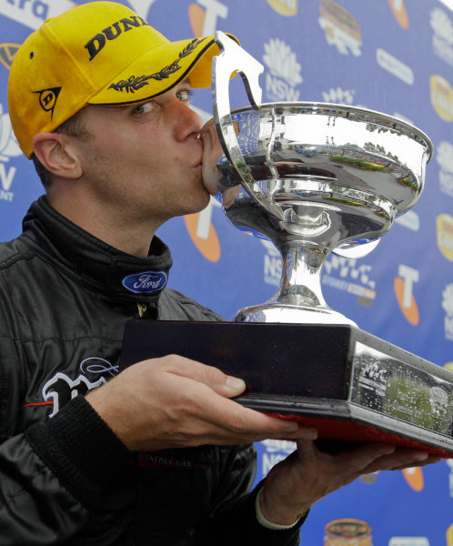 Homebush Street Circuit, Sydney, New South Wales.
4th - 5th December 2010.
Jonathon Webb of Dick Johnson Racing wins an action packed race 1of the Sydney Telstra 500 Grand Finale.
World Copyright: Mark Horsburgh/LAT Photographic
ref: Digital Image 19-Webb-EV14-10-01244