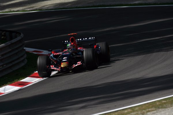 2007 Italian Grand Prix - Friday Practice
Autodromo di Monza, Monza, Italy.
7th September 2007.
Vitantonio Liuzzi, Toro Rosso STR02-Ferrari. Action.
World Copyright: Steven Tee/LAT Photographic
ref: Digital Image YY2Z8295 2007 Italian Grand Prix - Friday Practice
Autodromo di Monza, Monza, Italy.
7th September 2007.
Vitantonio Liuzzi, Toro Rosso STR02-Ferrari. Action.
World Copyright: Steven Tee/LAT Photographic
ref: Digital Image YY2Z8295